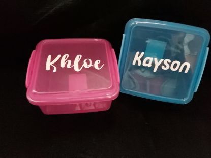 Picture of Personalized Lunch box with clips 14 x 14 x 8 cm - Pink